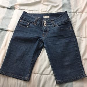 Hot Bottoms Short Jean